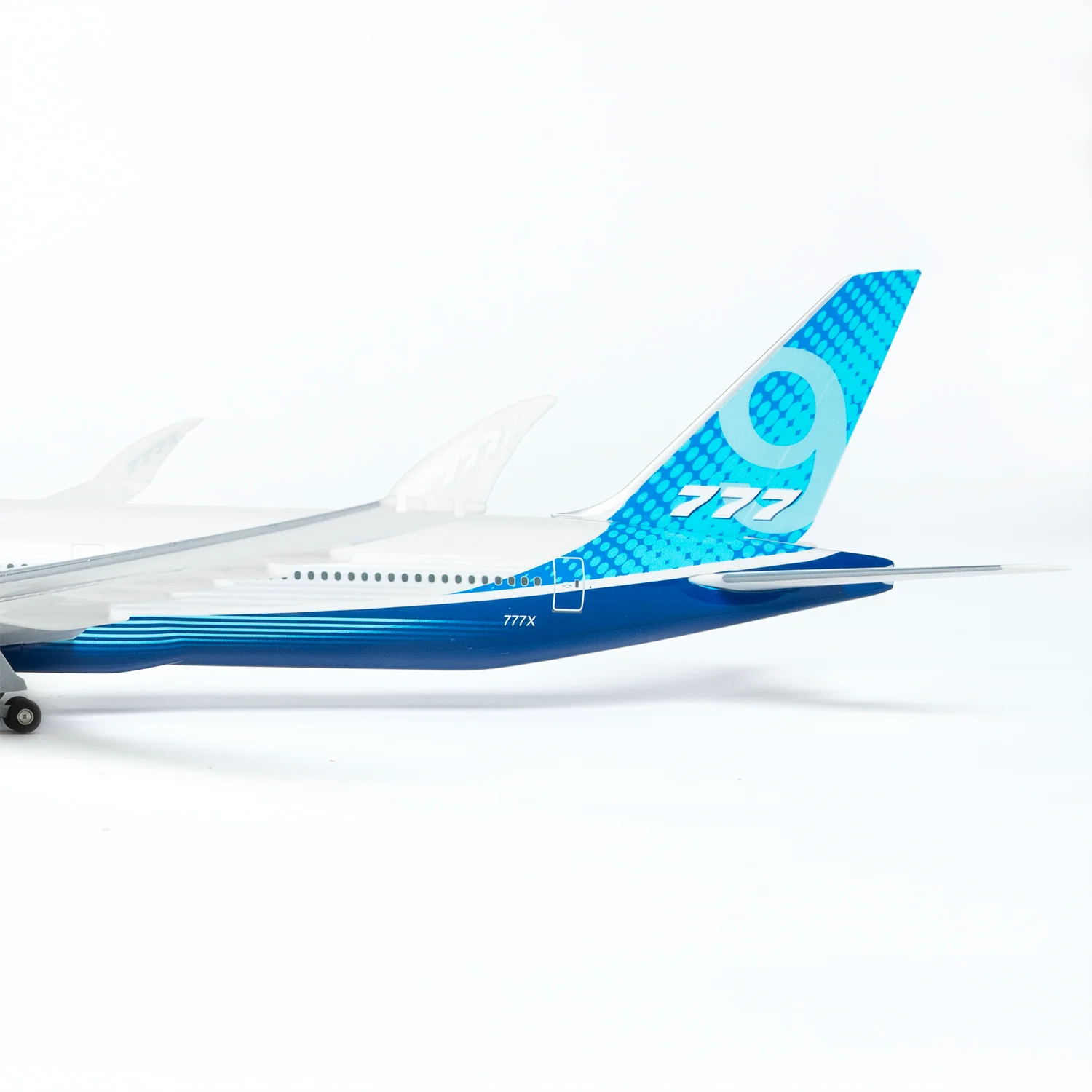 Boeing Unified 777-9 Foldable Wing Tips 1:200 Model - Image 3