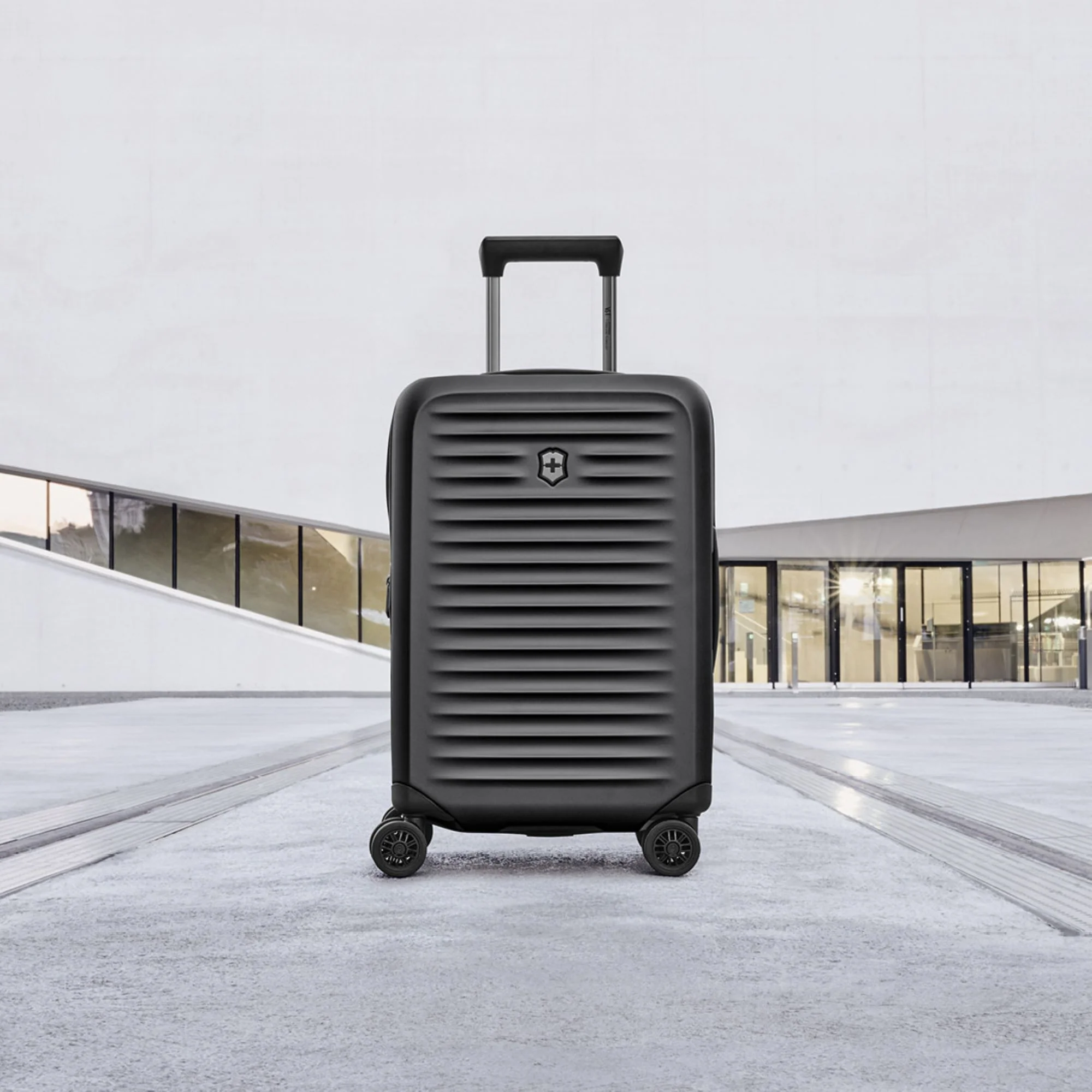 Victorinox Airox Advanced Frequent Flyer Carry-on - Black - Image 2