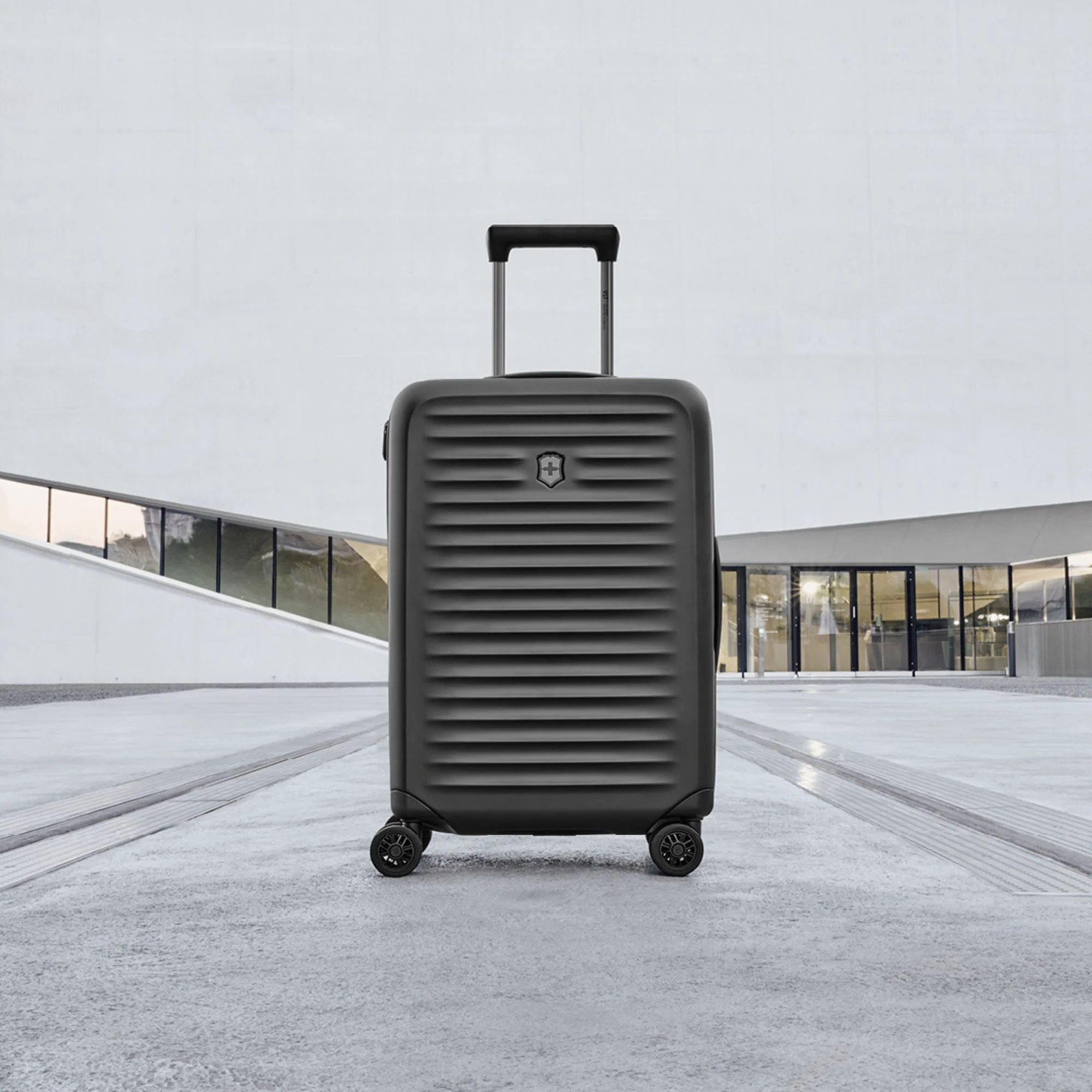 Victorinox Airox Advanced Frequent Flyer Carry-on Plus - Black - Image 2